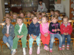 Вежливые дети пришли в библиотеку